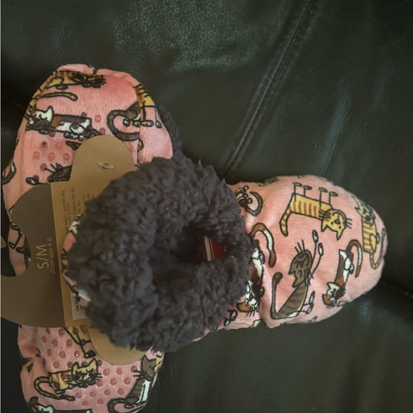 Brown & Pink kitty slippers Lazy one brand new fuzzy slippers S/M (4-6) - Picture 4 of 5